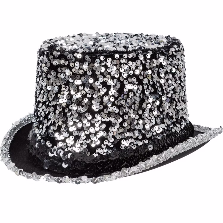 Pailletten Zylinder Silber Detailansicht Silberner Pailletten-Zylinder mit schwarzem Hutband und glitzernd eingefasster Krempe als Kostüm-Zubehör auf weißem Hintergrund.