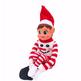 Wichtelmädchen mit Schneemann Weihnachtspullover Sitzendes Wichtelmädchen trägt einen weiß-roten Mini-Weihnachtspullover mit Schneemann-Motiv und rot-weiß gestreiften Ärmeln. Hinweis: KI generiertes Bild