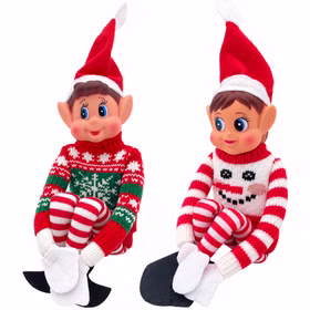 Wichteljunge und Wichtelmädchen mit Weihnachtspullovern Wichteljunge im grün-roten Norwegerpullover und Wichtelmädchen im weiß-roten Schneemannpullover als Beispiel für das 4er-Set. Hinweis: KI generiertes Bild