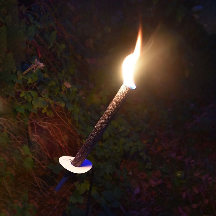 Fackel 75 Min. Brenndauer 45cm Wachsfackel  Wachsfackel 75 Min. Brenndauer Fackel 45 cm lang Wanderung Fackelumzug Tuchfackel Fackelwanderung Gartenfeuer Party Deko