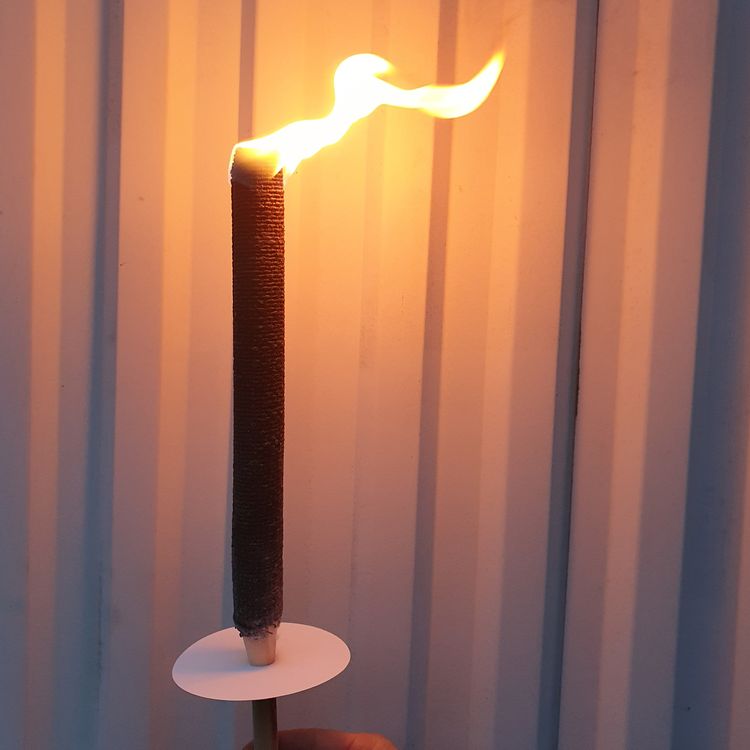 Fackel 75 Min. Brenndauer 45cm Wachsfackel  Wachsfackel 75 Min. Brenndauer Fackel 45 cm lang Wanderung Fackelumzug Tuchfackel Fackelwanderung Gartenfeuer Party Deko