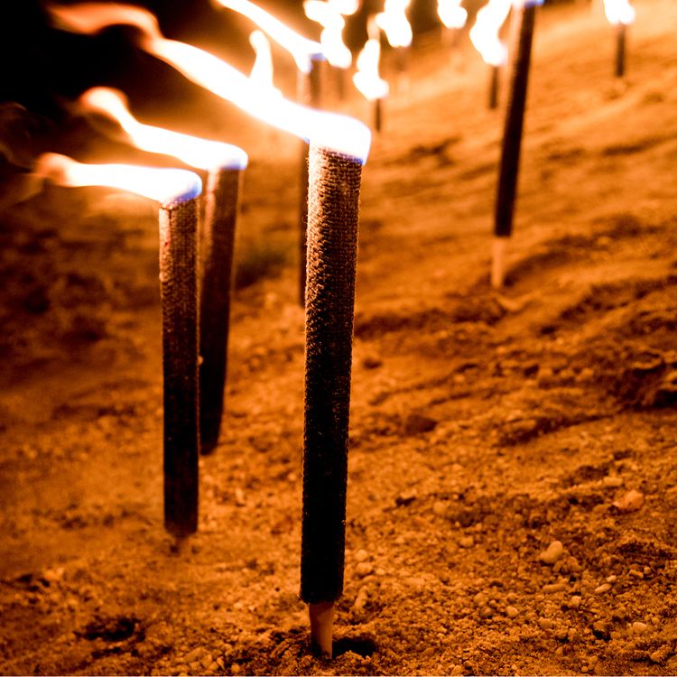Fackel 75 Min. Brenndauer 45cm Wachsfackel  Wachsfackel 75 Min. Brenndauer Fackel 45 cm lang Wanderung Fackelumzug Tuchfackel Fackelwanderung Gartenfeuer Party Deko