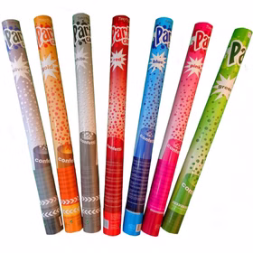 Sieben Konfettikanonen mit 60 cm Länge in den Farben Silber, Gold, Weiß, Rot, Blau, Pink und Grün nebeneinander.