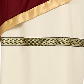 Detailaufnahme der goldfarbenen Bordüre am unteren Bereich des antiken Römerin-Kleides.