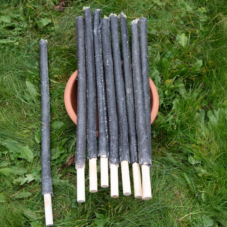 100 Wachsfackeln 120 Min. Brennzeit 65 cm lang 100 Fackeln 120 Min. Brennzeit 65 cm lang Wanderung 2 h Fackel Wachstuchfackel lange Brenndauer Garten Deko Sommer-Party Grillabend Fackelwanderung