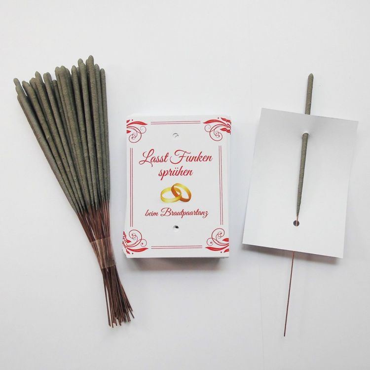 Wunderkerzen-Set für den Brautpaartanz Motiv Ringe bestehend aus 40 Karten und 40 Wunderkerzen mit dem Brautpaar im Vordergrund und den Hochzeitsgästen im Hintergrund