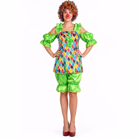Clown Kostüm Betty Damen Vorderansicht Damen Clown Kostüm Betty mit buntem Harlekin-Oberteil, grünen Rüschenärmeln, grüner Kniebundhose und Clownsperücke.